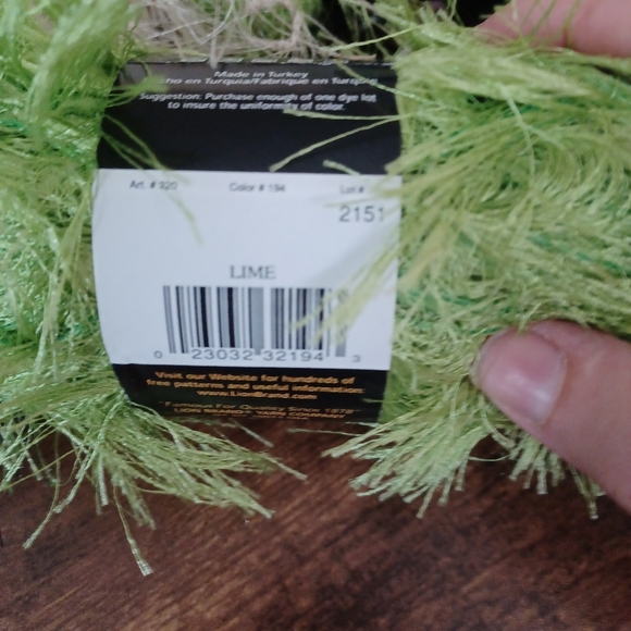 2 Fun fur fuzzy skeins - Picture 2 of 3